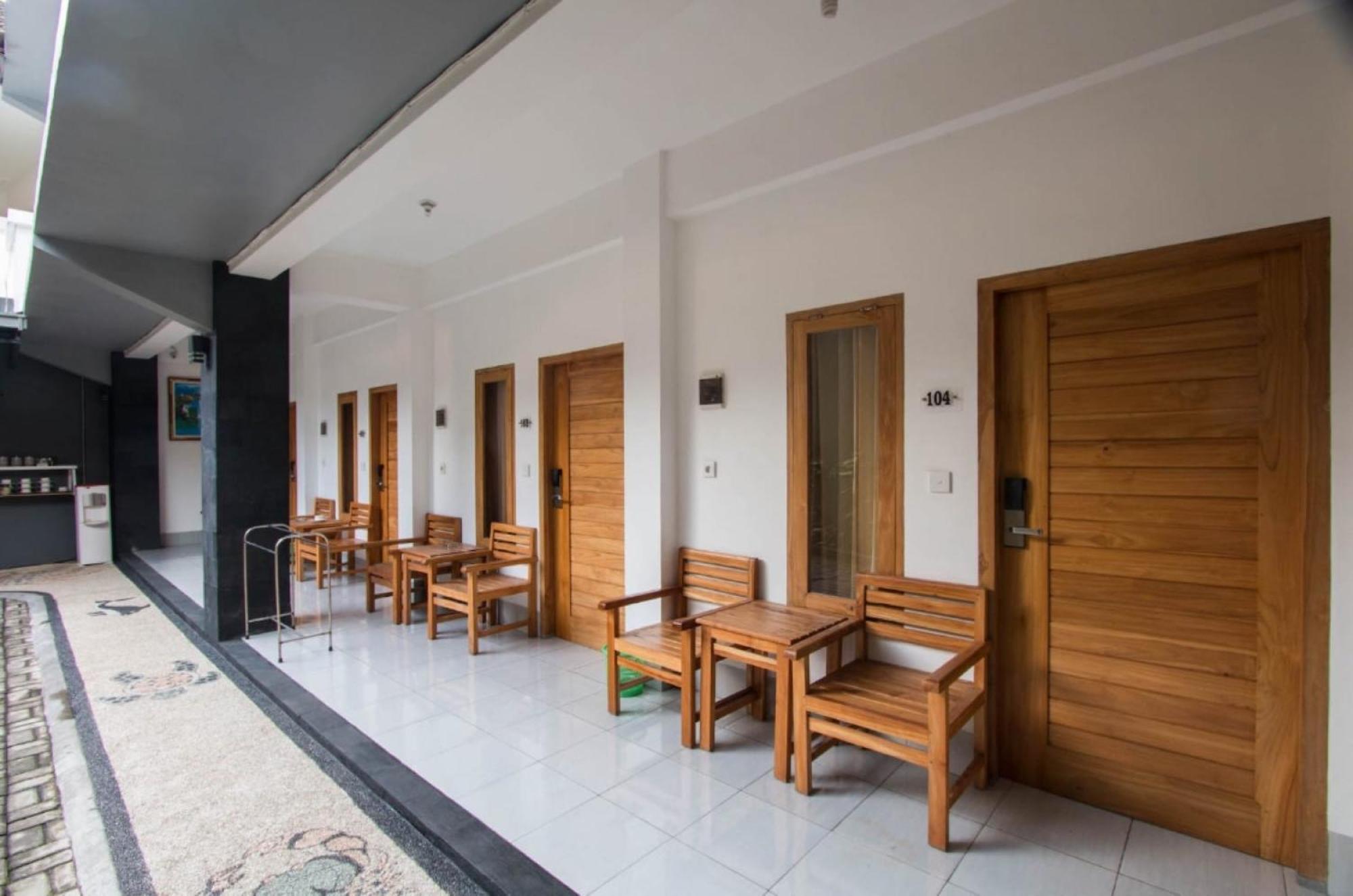 Bc Inn Senggigi Exterior photo